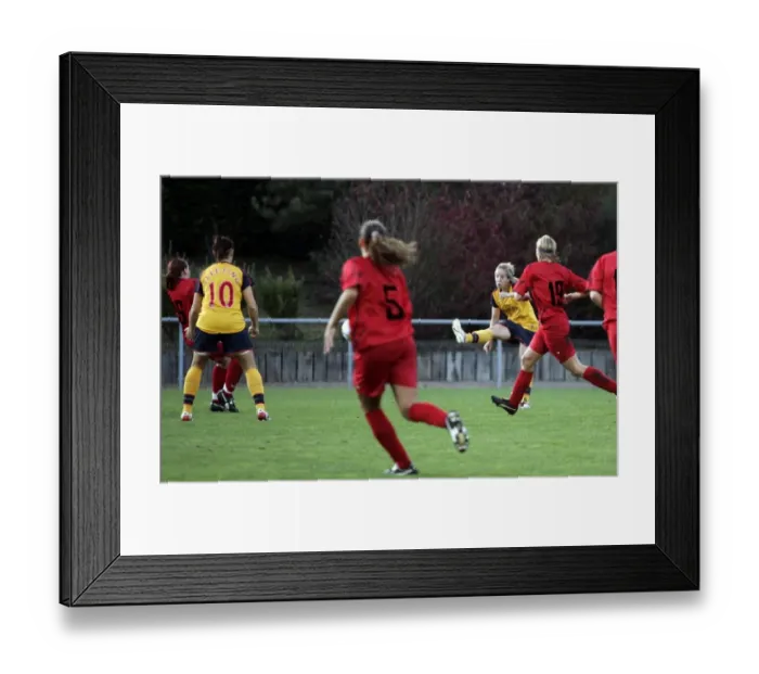 Framed Print : Gemma Davison scores a goal for Arsenal