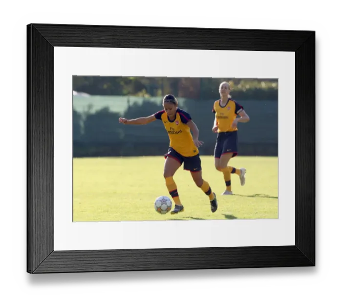 Framed Print : Alex Scott in Action: Arsenal Women Crush Neulengbach 6-0 in UEFA Cup