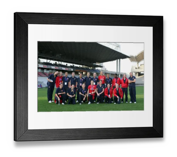Framed Print : Arsenal Ladies vs. Olympic Lyon: UEFA Cup Group Stage (3-0) Framed Print : Arsenal Ladies vs. Olympic Lyon: UEFA Cup Group Stage (3-0)