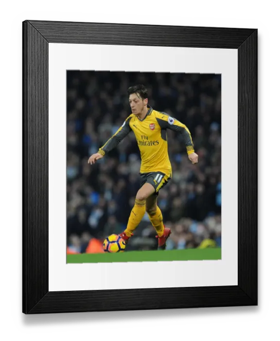 Framed Print : Mesut Ozil: In Action for Arsenal Against Manchester City (2016-17) Framed Print : Mesut Ozil: In Action for Arsenal Against Manchester City (2016-17)