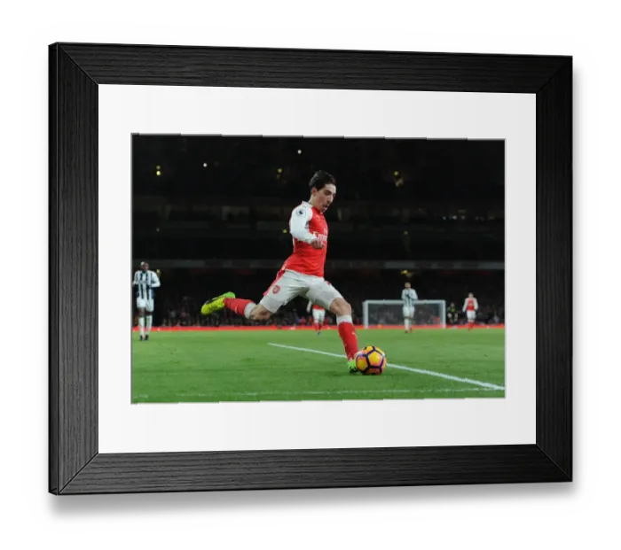 Framed Print : Hector Bellerin in Action: Arsenal vs West Bromwich Albion (2016-17) Framed Print : Hector Bellerin in Action: Arsenal vs West Bromwich Albion (2016-17)