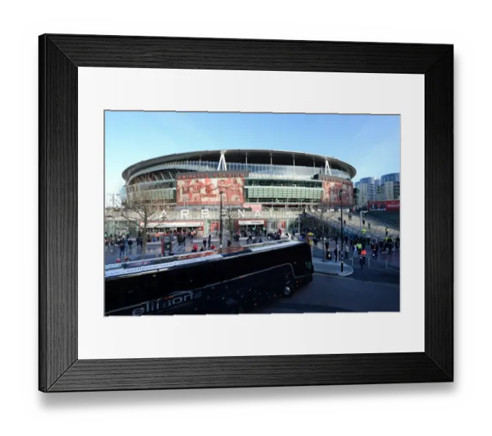 Framed Print : Arsenal's Emirates Stadium: Pre-Match Arrival (Arsenal vs. West Bromwich Albion, 2016-17)