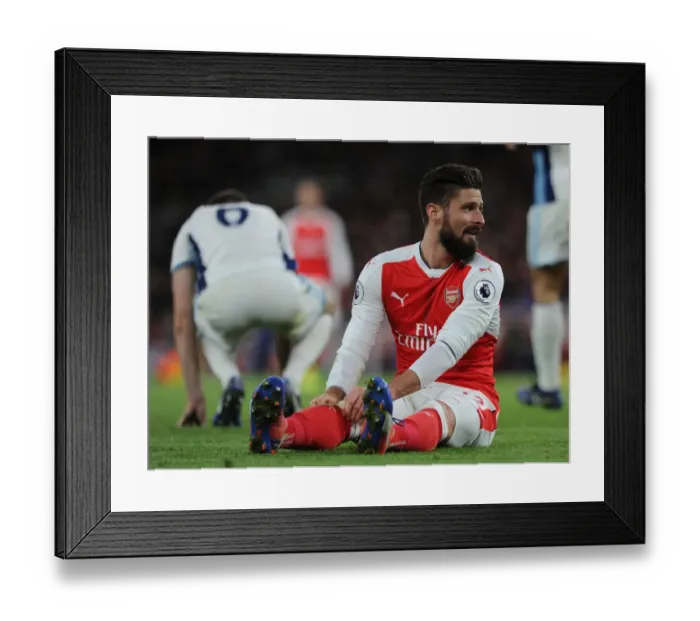 Framed Print : Olivier Giroud in Action: Arsenal vs West Bromwich Albion, Premier League 2016-17