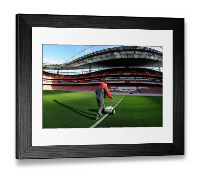 Framed Print : Arsenal Groundsman Prepares Emirates Stadium Pitch for Arsenal vs West Bromwich Albion (2016-17) Framed Print : Arsenal Groundsman Prepares Emirates Stadium Pitch for Arsenal vs West Bromwich Albion (2016-17)