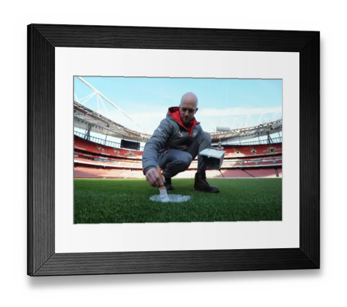Framed Print : Arsenal: Groundsman Prepares Pitch for Arsenal v West Bromwich Albion (2016-17) Framed Print : Arsenal: Groundsman Prepares Pitch for Arsenal v West Bromwich Albion (2016-17)