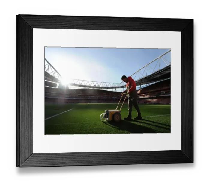 Framed Print : Arsenal Groundsman Prepares Emirates Stadium Pitch for Arsenal vs West Bromwich Albion (2016-17) Framed Print : Arsenal Groundsman Prepares Emirates Stadium Pitch for Arsenal vs West Bromwich Albion (2016-17)