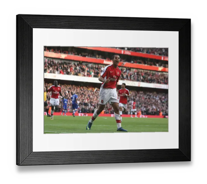 Framed Print : Theo Walcott's Game-Changing Goal: Arsenal's Triumph over Everton (18 / 10 / 2008)