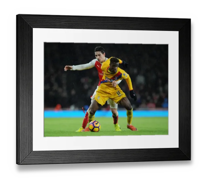 Framed Print : Arsenal vs Crystal Palace: Hector Bellerin vs Wilfred Zaha - Premier League Clash at Emirates Stadium (January 2017)