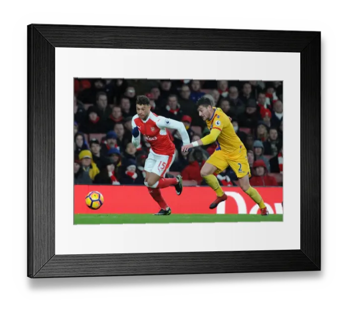 Framed Print : Arsenal vs. Crystal Palace Showdown: Oxlade-Chamberlain vs. Martin Kelly