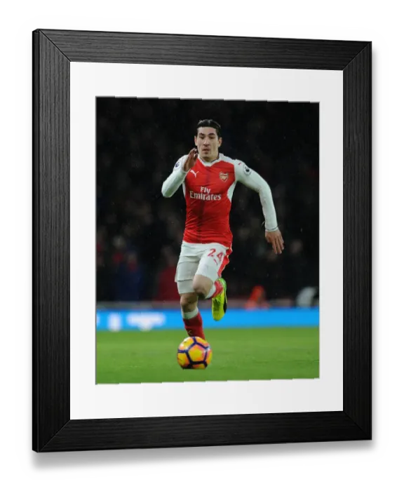 Framed Print : Arsenal vs Crystal Palace: Hector Bellerin in Action at the Emirates Stadium (Premier League 2016-17)