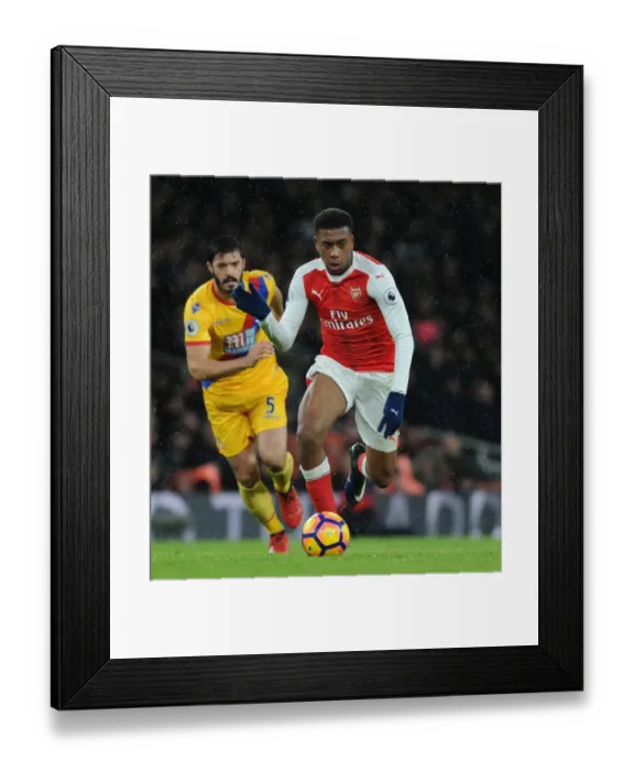 Framed Print : Arsenal's Alex Iwobi in Action against Crystal Palace (2016-17 Premier League)