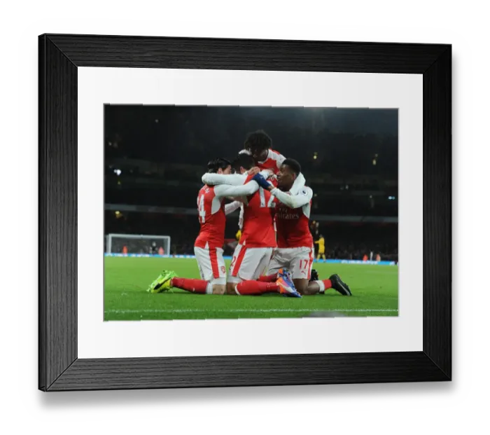 Framed Print : Arsenal Celebrate Olivier Giroud's Goal Against Crystal Palace (2016-17) Framed Print : Arsenal Celebrate Olivier Giroud's Goal Against Crystal Palace (2016-17)
