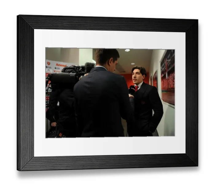 Framed Print : Hector Bellerin - Arsenal's Focus Ahead of Arsenal v Crystal Palace (2016-17)