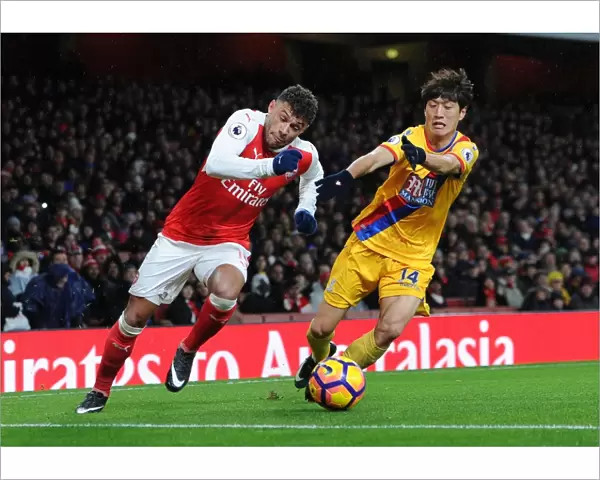Arsenal's Alex Oxlade-Chamberlain Faces Off Against Crystal Palace's Chung-Yong Lee