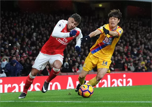 Arsenal's Alex Oxlade-Chamberlain Faces Off Against Crystal Palace's Chung-Yong Lee