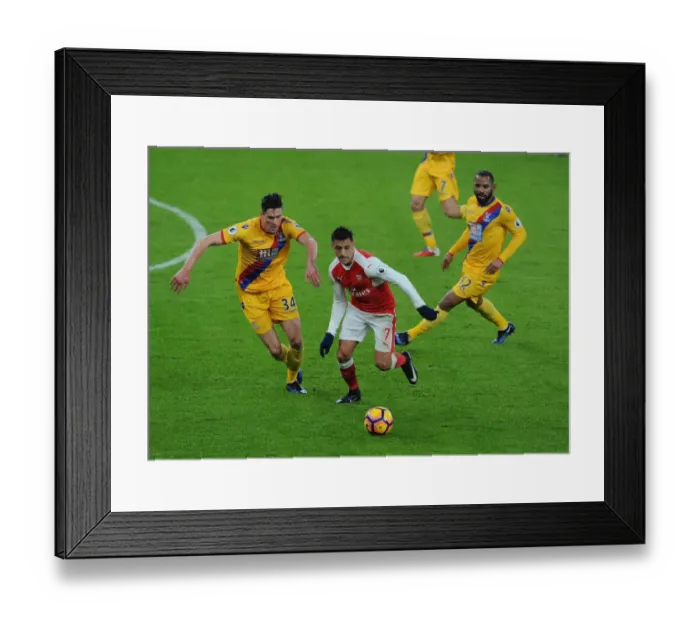 Framed Print : Arsenal's Alexis Sanchez Faces Off Against Martin Kelly and Jason Puncheon of Crystal Palace (2016-17) Framed Print : Arsenal's Alexis Sanchez Faces Off Against Martin Kelly and Jason Puncheon of Crystal Palace (2016-17)
