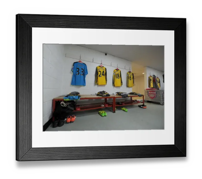 Framed Print : Arsenal's Unified Focus: The Pre-Match Huddle before Taking on AFC Bournemouth, Premier League 2016-17