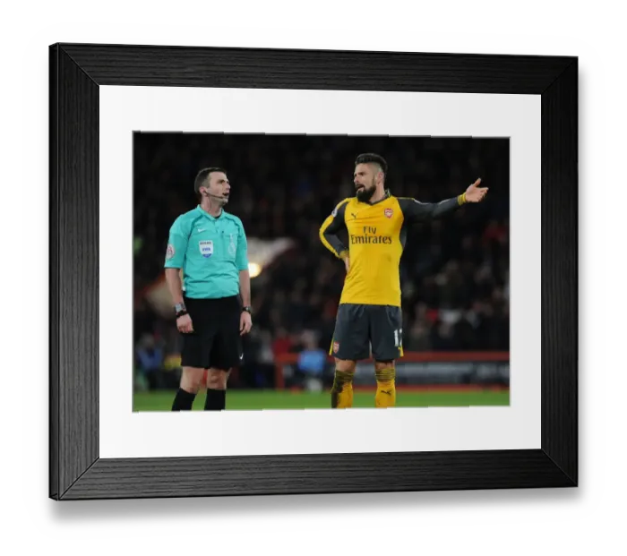 Framed Print : Arsenal's Olivier Giroud Discusses Calls with Referee during AFC Bournemouth vs Arsenal (2016-17) Framed Print : Arsenal's Olivier Giroud Discusses Calls with Referee during AFC Bournemouth vs Arsenal (2016-17)