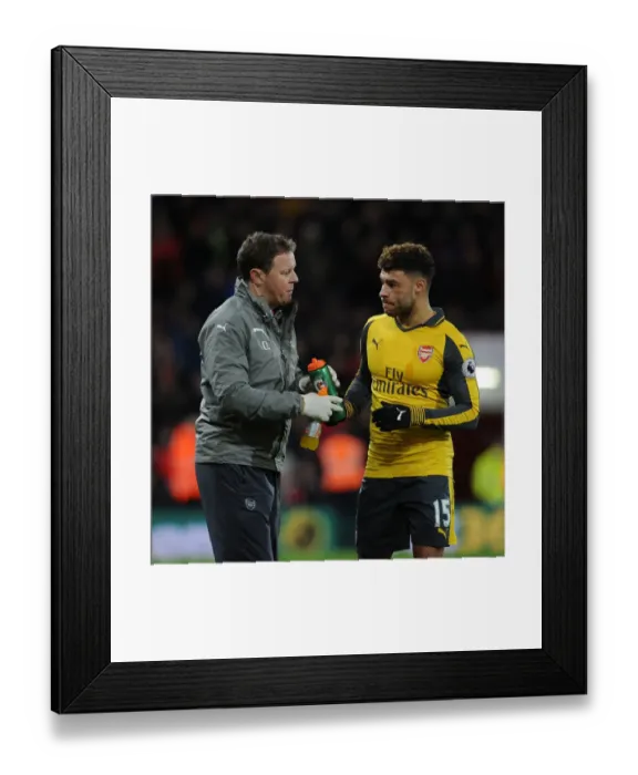 Framed Print : Arsenal's Oxlade-Chamberlain Rehydrates Amidst AFC Bournemouth Battle (2016-17)