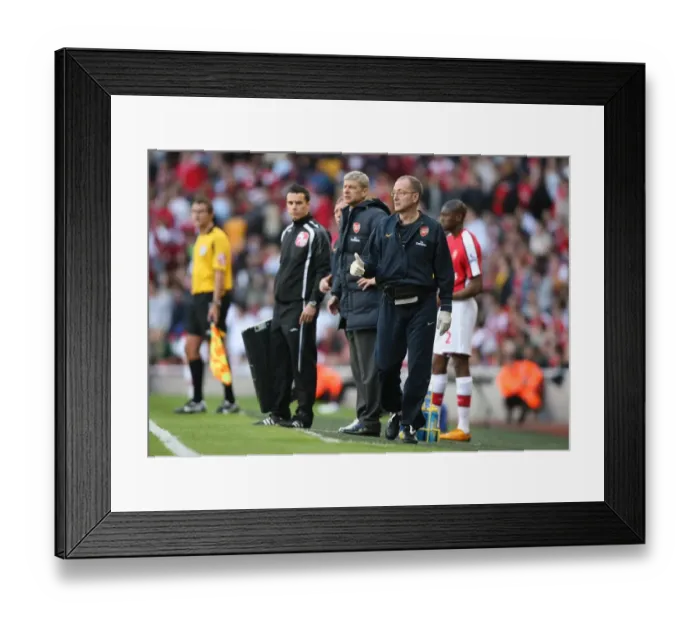 Framed Print : Dr Ian Beasley and Arsenal manager Arsene Wenger Framed Print : Dr Ian Beasley and Arsenal manager Arsene Wenger