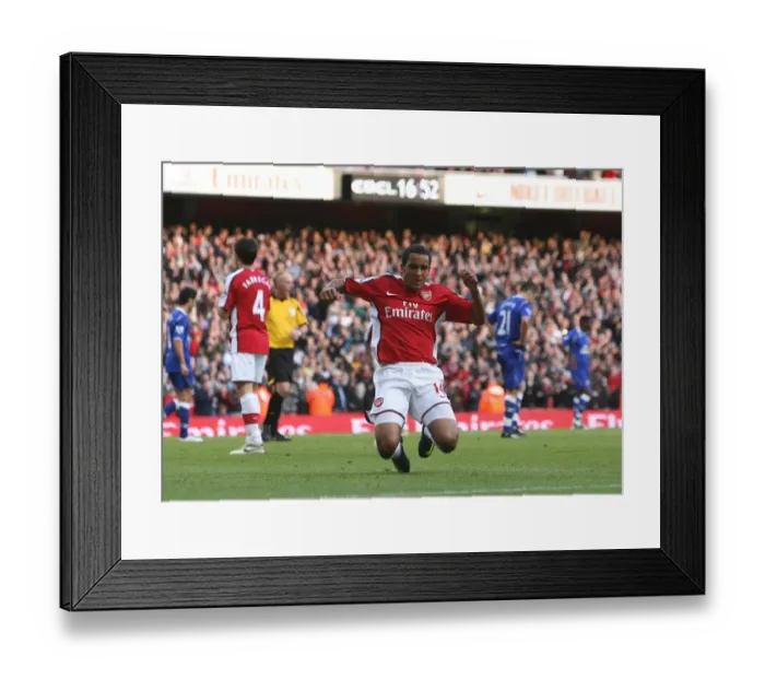 Framed Print : Theo Walcott's Game-Changing Goal: Arsenal's Triumph over Everton (18 / 10 / 2008)