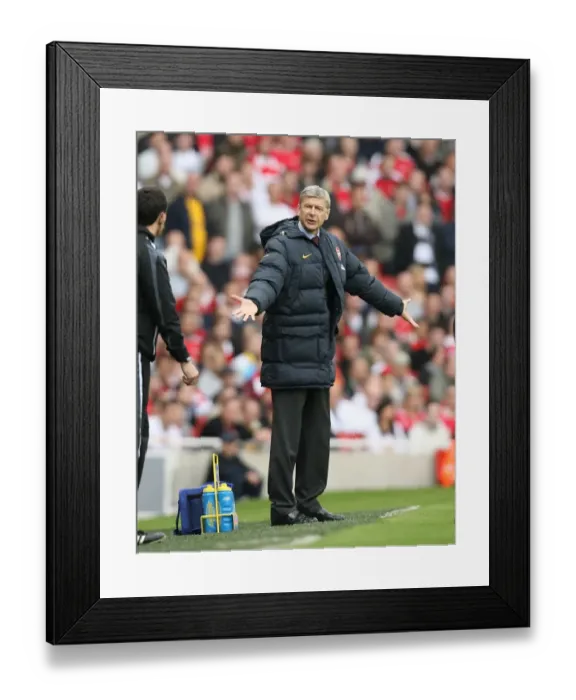 Framed Print : Wenger's Triumph: Arsenal's 3-1 Victory Over Everton in the Premier League (2008)