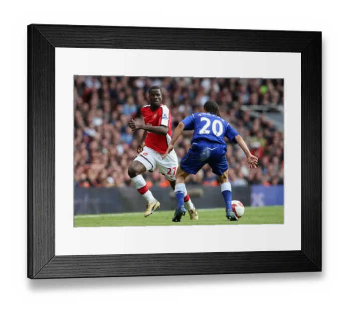 Framed Print : Emmanuel Eboue (Arsenal) Steven Pienaar (Everton)