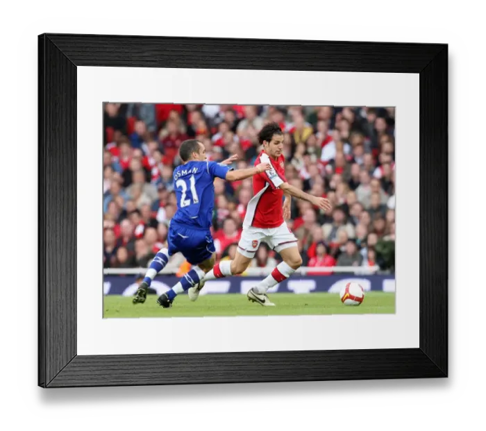 Framed Print : Cesc Fabregas (Arsenal) Leon Osman (Everton)