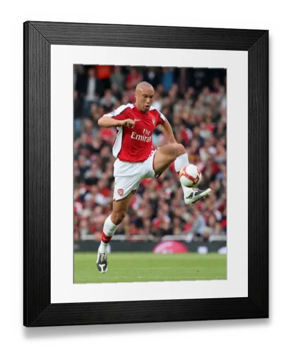 Framed Print : Mikael Silvestre in Action: Arsenal's 3:1 Victory over Everton, Barclays Premier League, Emirates Stadium (18 / 10 / 08)