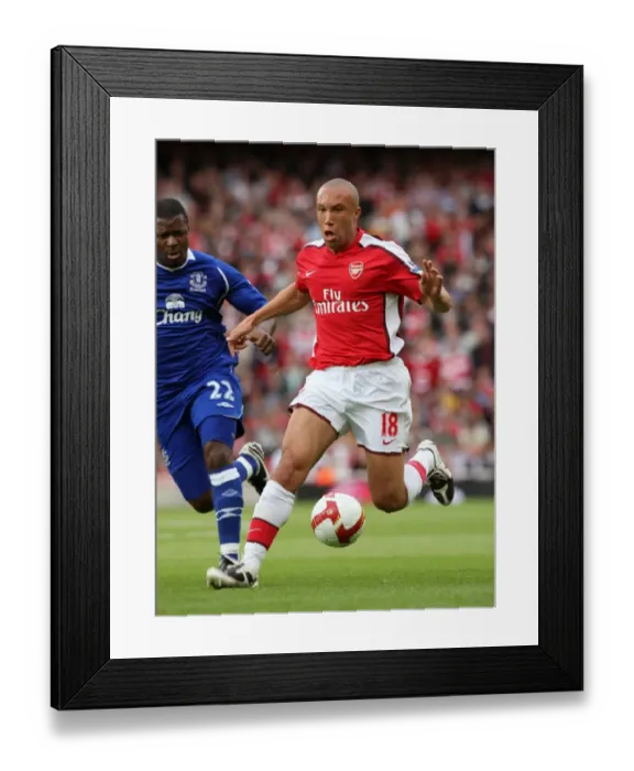 Framed Print : Arsenal's Silvestre Shines in 3:1 Victory Over Everton's Yakubu in Premier League Clash at Emirates Stadium, October 18, 2008