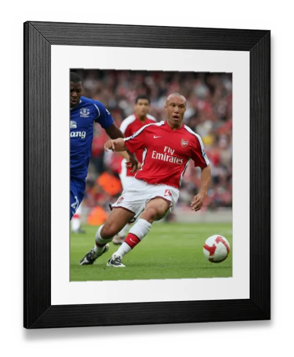 Framed Print : Mikael Silvestre (Arsenal) Yakubu (Everton) Framed Print : Mikael Silvestre (Arsenal) Yakubu (Everton)