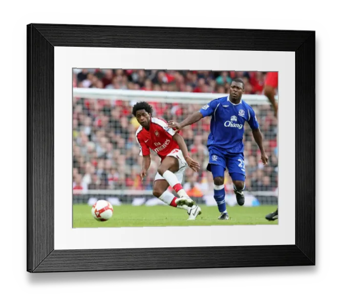 Framed Print : Alex Song (Arsenal) Yakubu (Everton) Framed Print : Alex Song (Arsenal) Yakubu (Everton)