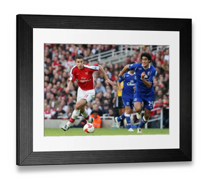 Framed Print : Robin van Persie (Arsenal) Marouane Fellaini (Everton) Framed Print : Robin van Persie (Arsenal) Marouane Fellaini (Everton)