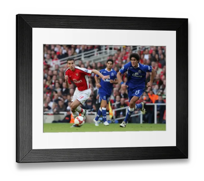 Framed Print : Robin van Persie (Arsenal) Marouane Fellaini (Everton)