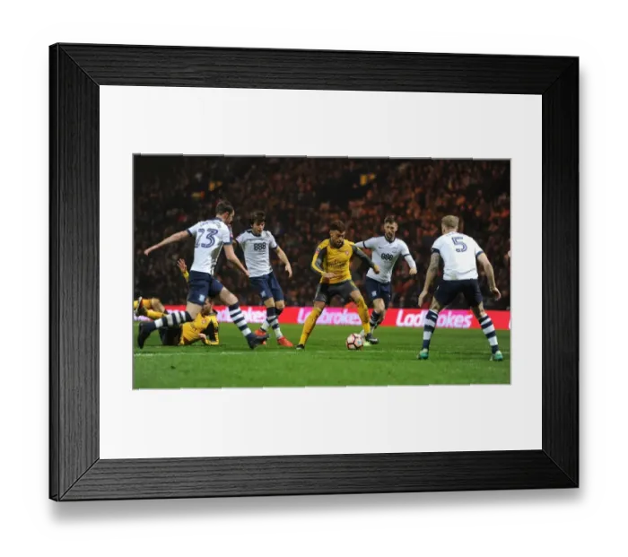 Framed Print : Arsenal's Oxlade-Chamberlain Faces Off Against Preston Duo Cunningham and Clarke in FA Cup Clash