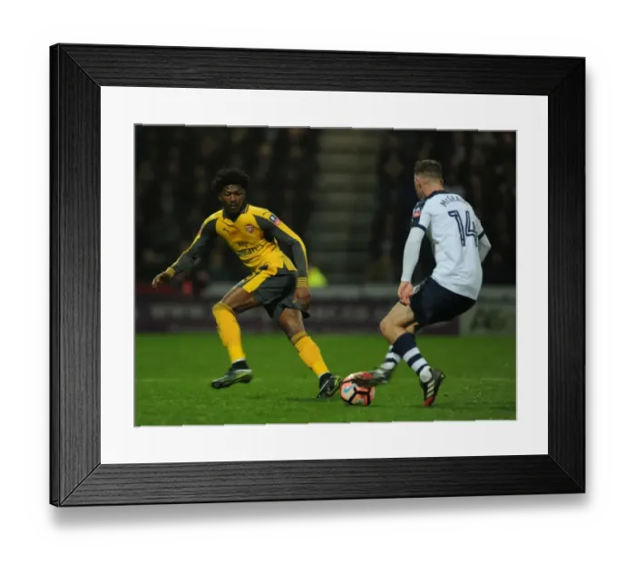Framed Print : Maitland-Niles vs McGeady: A FA Cup Third Round Battle Framed Print : Maitland-Niles vs McGeady: A FA Cup Third Round Battle