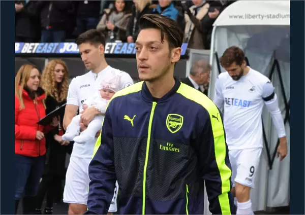 Mesut Ozil Gears Up: Swansea City vs Arsenal, Premier League 2016-17