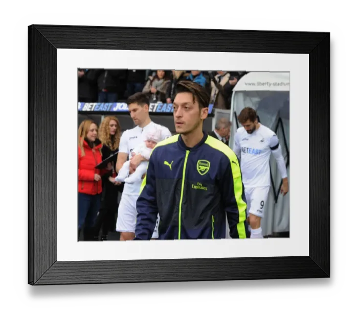 Framed Print : Mesut Ozil Gears Up: Swansea City vs Arsenal, Premier League 2016-17 Framed Print : Mesut Ozil Gears Up: Swansea City vs Arsenal, Premier League 2016-17