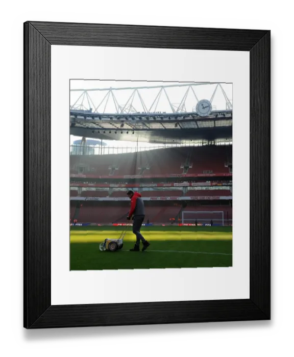 Framed Print : Arsenal vs Burnley: Premier League Showdown at Emirates Stadium