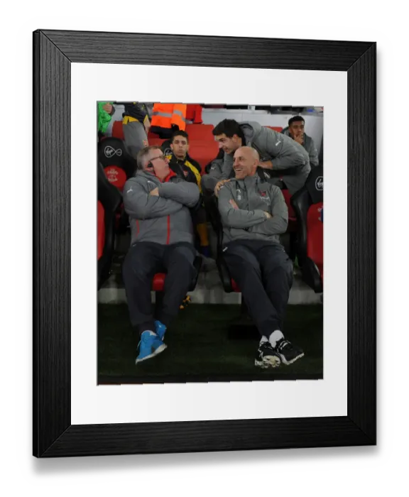 Framed Print : Arsenal Assistants Discuss Strategy with Martinez during Southampton FA Cup Clash