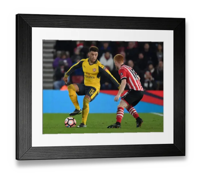 Framed Print : Arsenal's Oxlade-Chamberlain Clashes with Southampton's Reed in FA Cup Showdown Framed Print : Arsenal's Oxlade-Chamberlain Clashes with Southampton's Reed in FA Cup Showdown