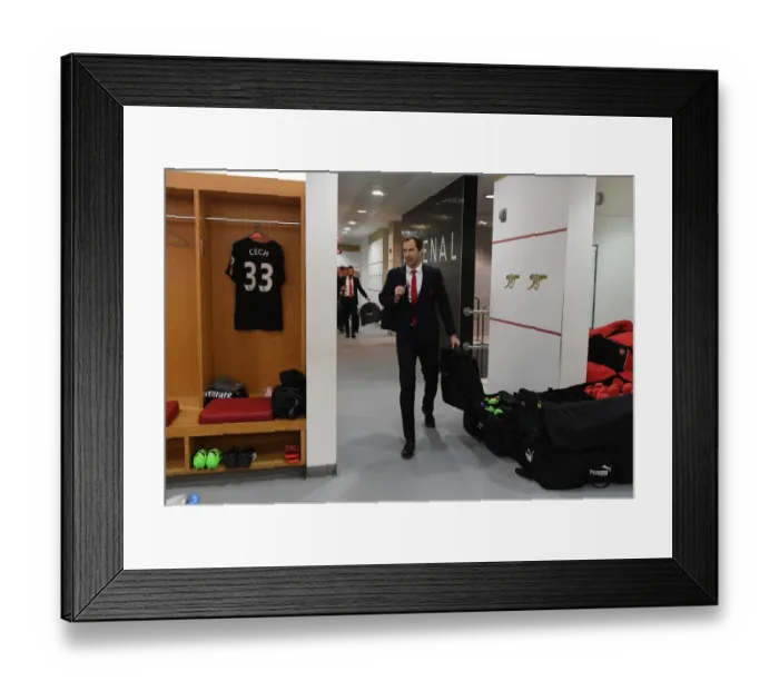 Framed Print : Arsenal: Petr Cech's Pre-Match Focus vs. Watford (2016-17)