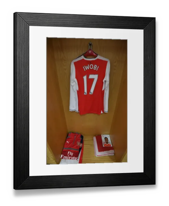 Framed Print : Arsenal's Alex Iwobi in the Changing Room Before Arsenal vs. Watford (2016-17)