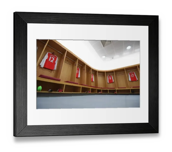 Framed Print : Arsenal Changing Room: Pre-Match Focus against Watford (Premier League, 2016-17) Framed Print : Arsenal Changing Room: Pre-Match Focus against Watford (Premier League, 2016-17)
