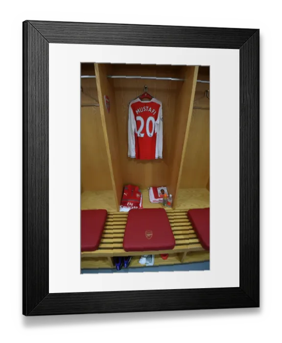 Framed Print : Arsenal's Mustafa Prepares for Arsenal v Watford Clash (2016-17)