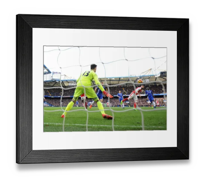 Framed Print : Giroud Strikes: Arsenal's Winning Moment Against Chelsea in the Premier League