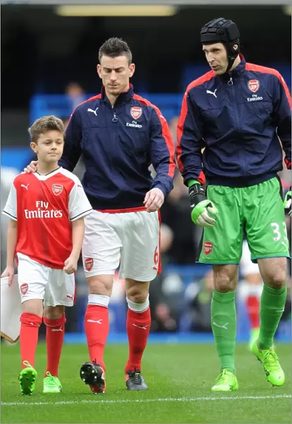 Arsenal mascot with Laurent Koscielny and Petr Cech (Arsenal). Chelsea 3: 1 Arsenal