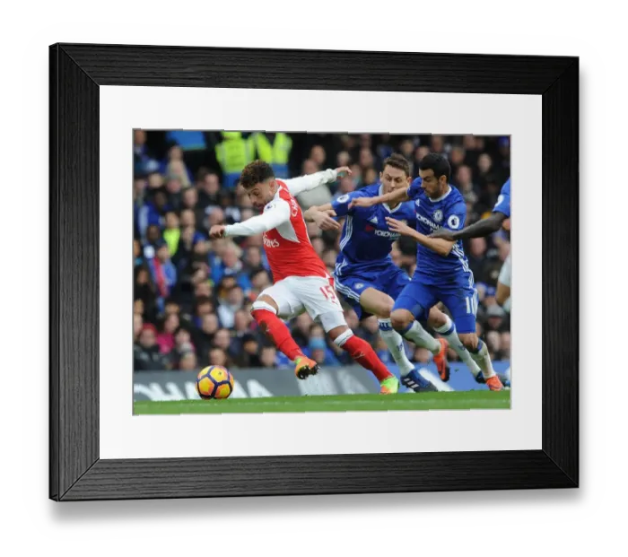 Framed Print : Alex Oxlade-Chamberlain (Arsenal) Nemanja Matic and Pedro (Chelsea). Chelsea 3: 1 Arsenal