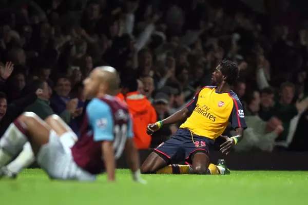 Emmanuel Adebayor celebrates Arsenals 1st goal