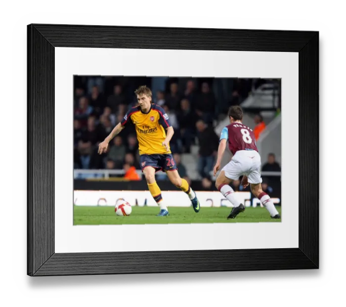 Framed Print : Nicklas Bendtner (Arsenal) Scott Parker (West Ham) Framed Print : Nicklas Bendtner (Arsenal) Scott Parker (West Ham)